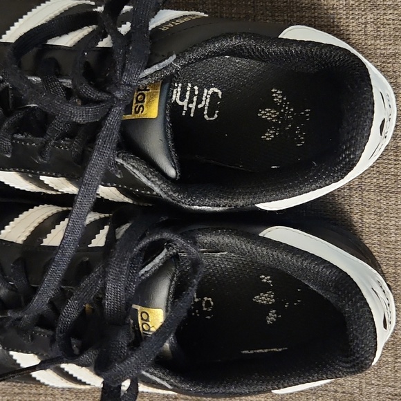 ADIDAS SUPERSTAR KIDS  Black with White Stripes  Size 2 1/2. - Picture 10 of 10
